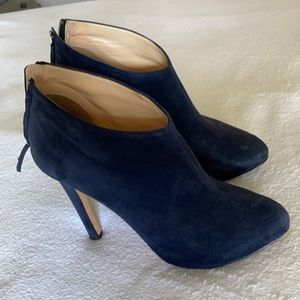 navy blue booties